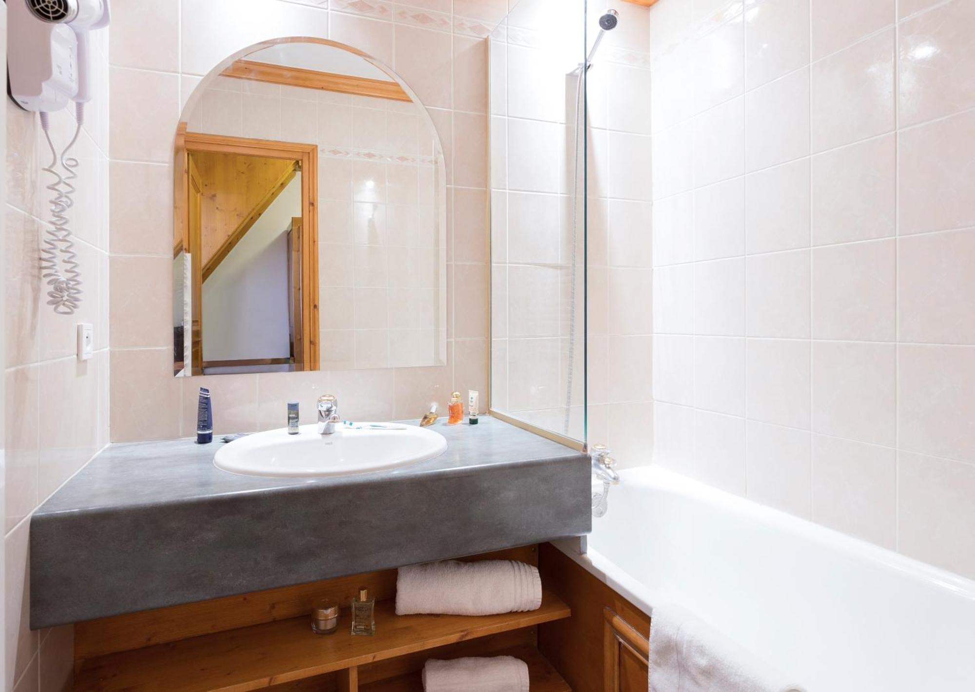 Hotel Club Mmv Le Val Cenis *** Lanslebourg-Mont-Cenis Esterno foto